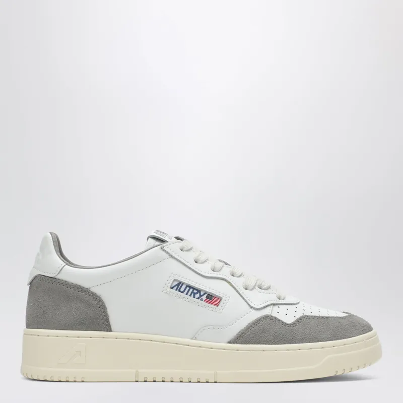 Medalist Low Sneakers In White Leather And Grey Suede - Autry