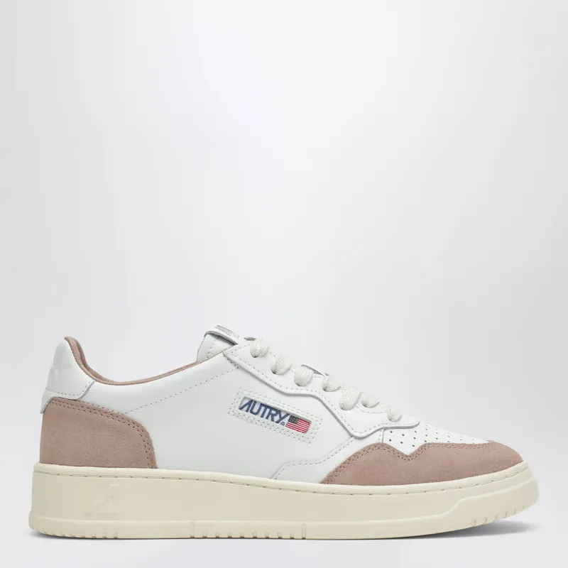 Medalist Low Sneakers In White Leather And Cinnamon Pink Suede - Autry