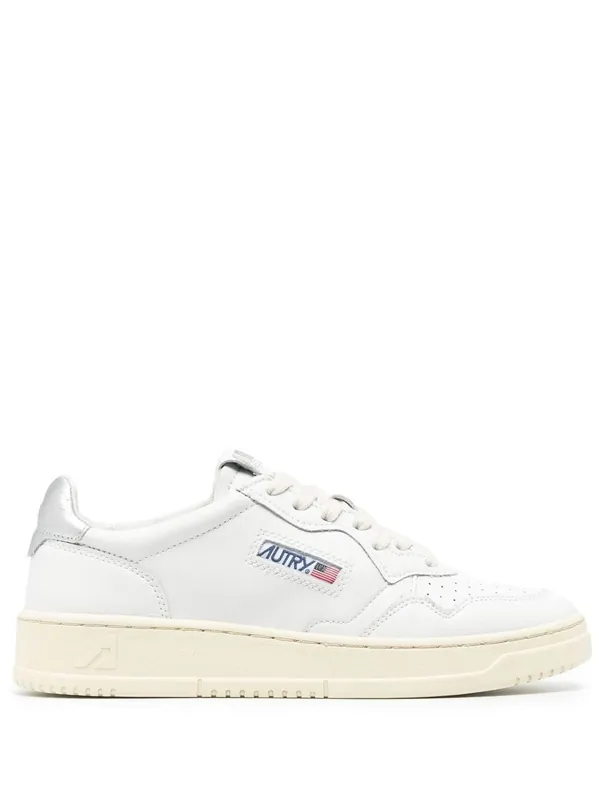 Medalist Low Sneakers In White And Silver Leather - Autry