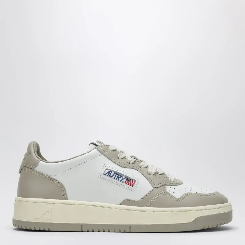 Medalist Low Sneakers In White/Taupe Grey Leather - Autry