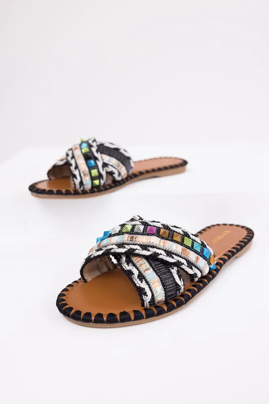 Black Crisscross Strap Boho Style Sandals - JP ORIGINAL CORP