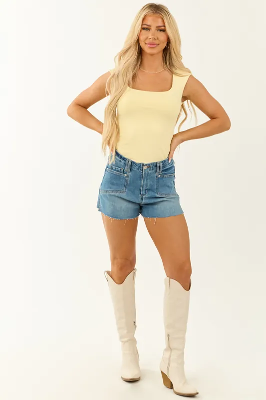 Medium Wash Stretchy Denim Raw Hem Shorts - eesome