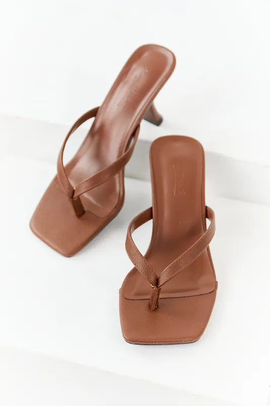 Spice Textured Thong Strap Square Toe Heels - JP ORIGINAL CORP