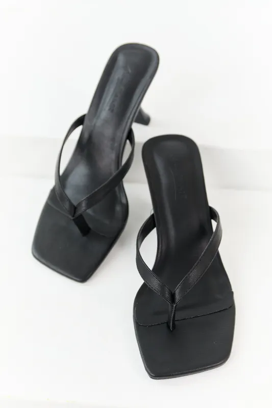 Black Textured Thong Strap Square Toe Heels - JP ORIGINAL CORP