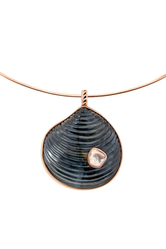 Grande Carved Blue Tiger Eye Venus | Polki Diamond - Dezso by Sara Beltran