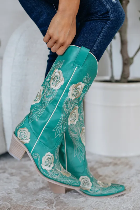 Center Stage Cowgirl Boots - Miim