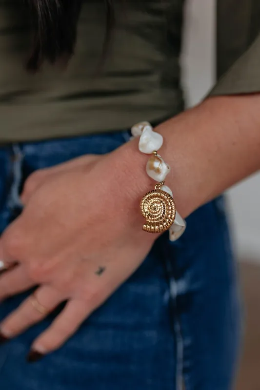 Karolina Shell Bracelet - Lauren Kenzie