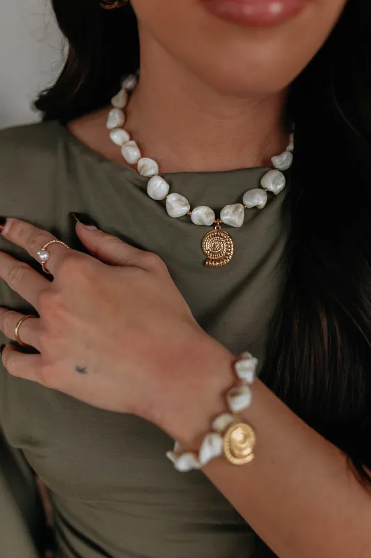 Karolina Shell Necklace - Lauren Kenzie