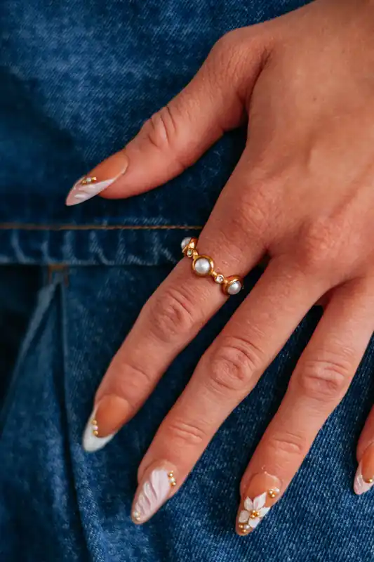 Isla Pearl Ring - Lauren Kenzie