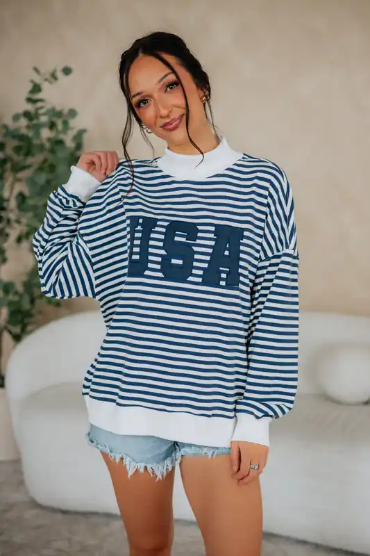 America's Sweetheart Pullover - Le Lis