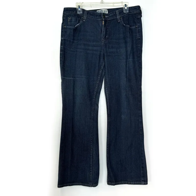 Levi Strauss Signature Low Rise Bootcut Denim Jeans – Comfortable Fit for Everyday Wear – Perfect for Women – Available in Blue, Size 14 Medium