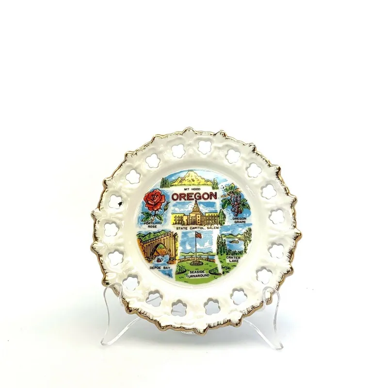 Oregon Souvenir Collectible Plate - Charming - 9" - White - Ceramic - Very Good
