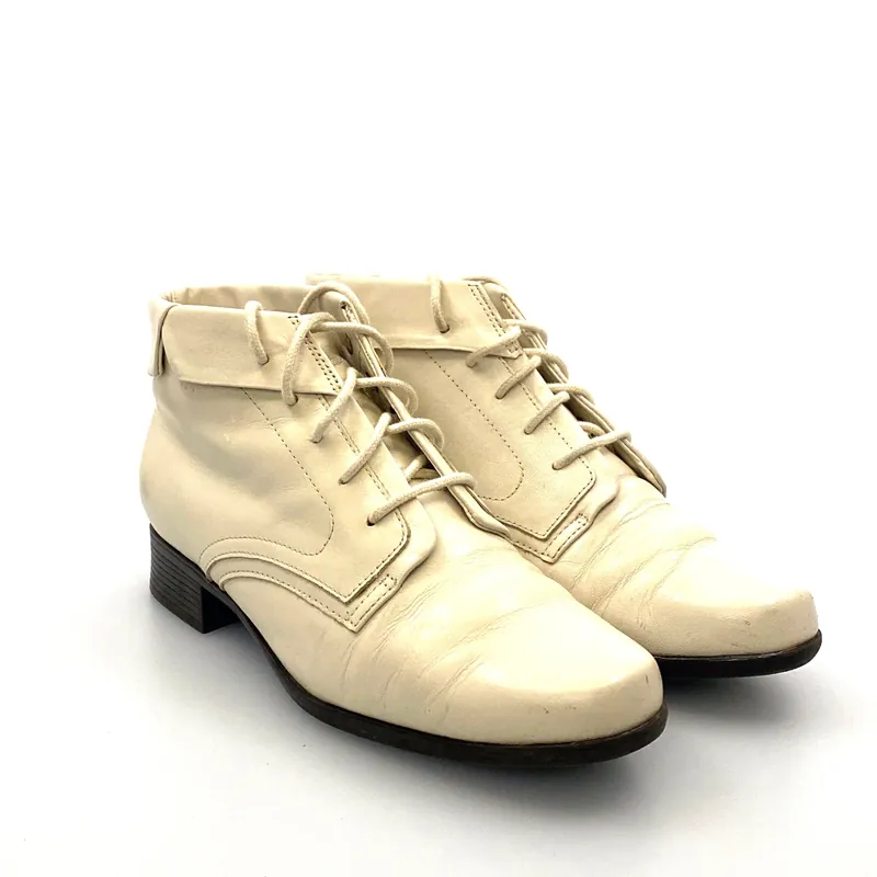 St. John’s Bay Boots Womens Size 6M Winter White Leather Lace Up Ankle Booties Shoes - St.John’s Bay