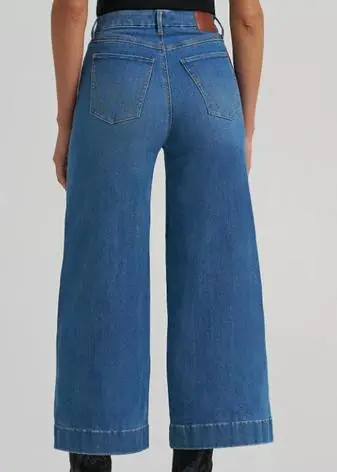 Wrangler® Ladies' Bespoke Wide Leg Cropped Jeans in Miranda