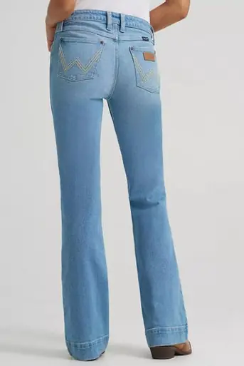 Wrangler Retro® Ladies' Mae Relaxed Fit Mid Rise Trouser Jeans in Bridget
