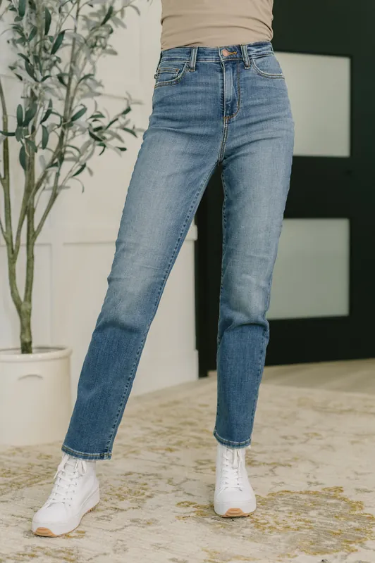 Izzie High Waist Straight Fit - Judy Blue