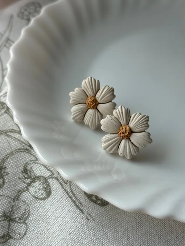 White Flower Studs - Shop Something Earthy