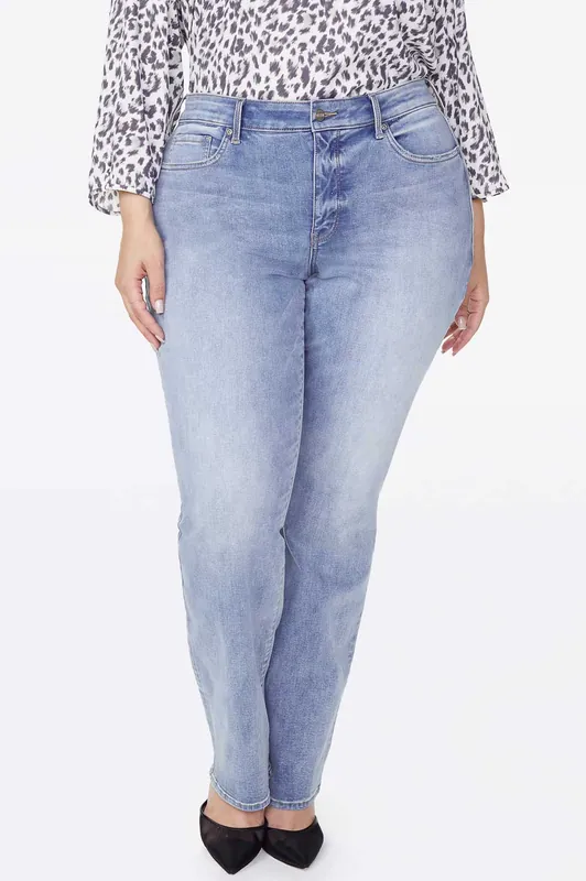 Marilyn Straight Jeans In Plus Size - Biscayne
